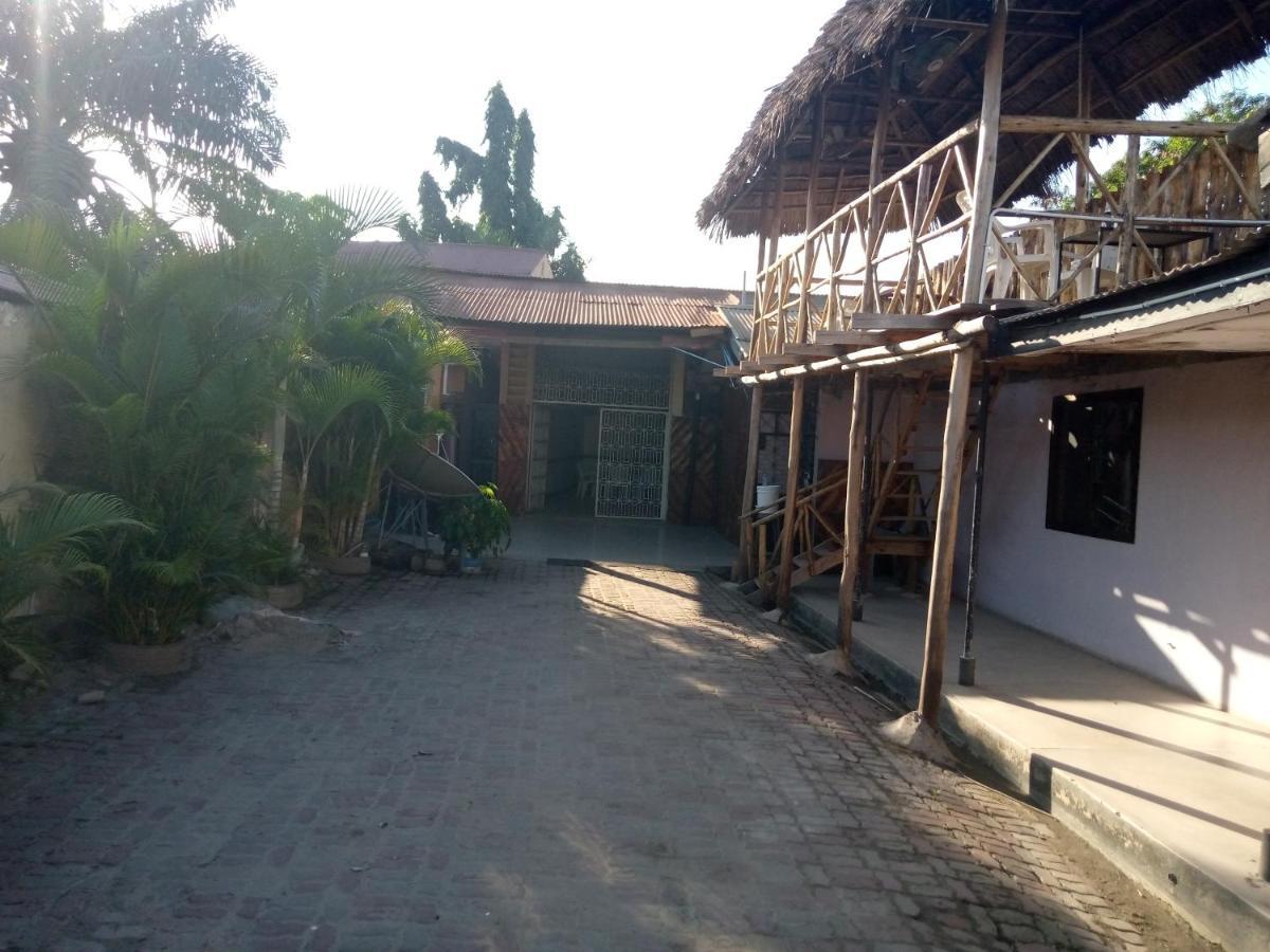Kicec Bar And Guest House Airport Darüsselam Dış mekan fotoğraf
